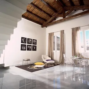 Right House - Characteristic Marina District Apartament Cagliari