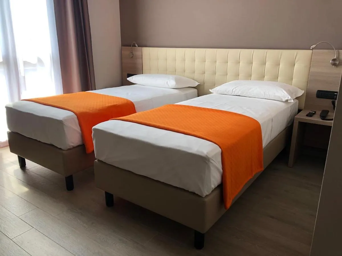 Hotel Folen Milan 3*,